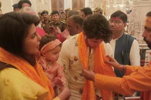 ਪਤੀ ਨਿਕ ਜੋਨਸ ਤੇ ਗੋਦੀ ‘ਚ ਧੀ ਮਾਲਤੀ ਨਾਲ ਅਯੁੱਧਿਆ ਪਹੁੰਚੀ ਪ੍ਰਿਯੰਕਾ ਚੋਪੜਾ,ਰਾਮ ਮੰਦਰ ਗਏ ਅਤੇ ਰਾਮਲੱਲਾ ਦੇ ਦਰਸ਼ਨ ਕੀਤੇ